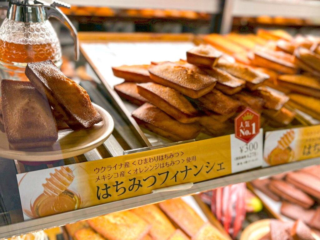 「パティスリーQBG」焼き立てはちみつフィナンシェ、JR蕨駅に期間限定出店！
